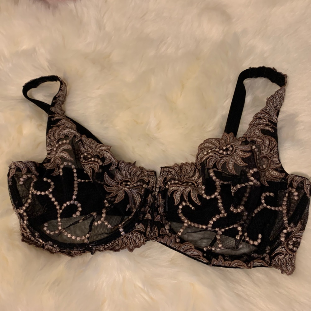 Victoria’s Secret bra 36DD (36E) black with tan embroidered accents